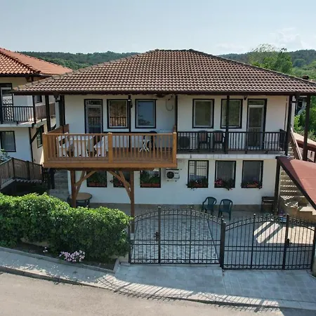 Nikol Apartment *